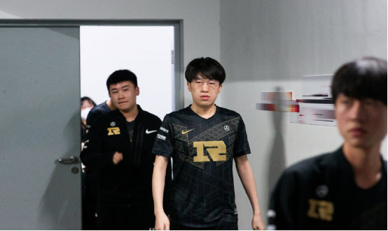 竟透露了什 竟透露了什